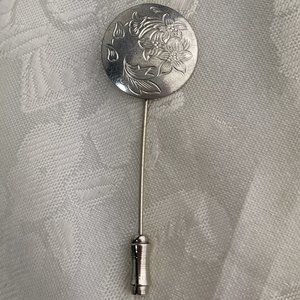 Vintage Etched Flowers KIRK PEWTER Stick Pin Flower Round 917-7